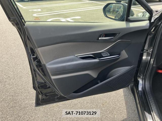Toyota C-HR 2019-12 8877319-5