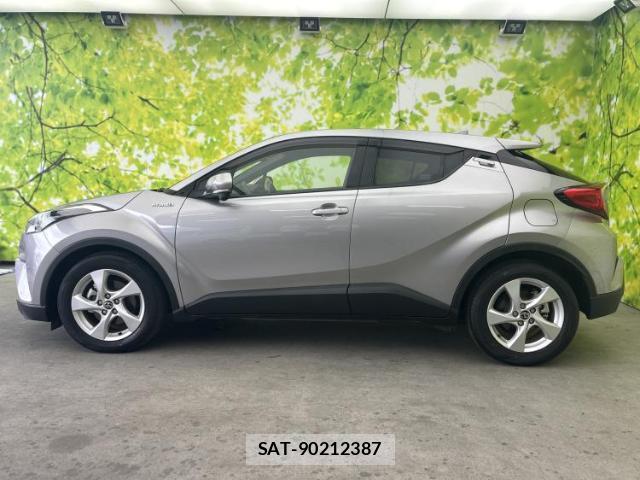 Toyota C-HR 2018-05 8877330-1
