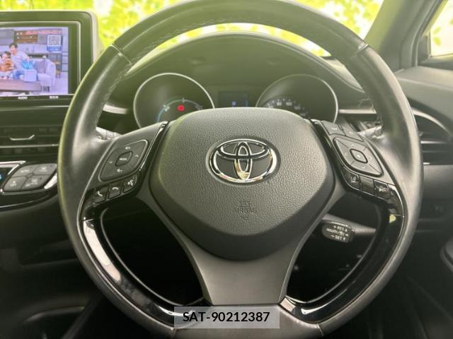 Toyota C-HR 2018-05 8877330-14