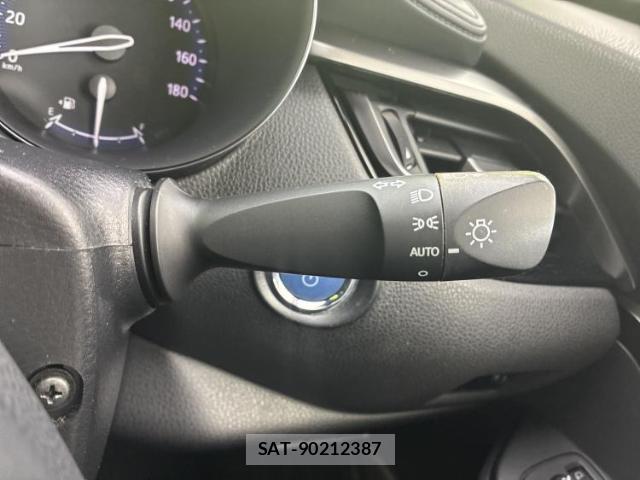 Toyota C-HR 2018-05 8877330-15