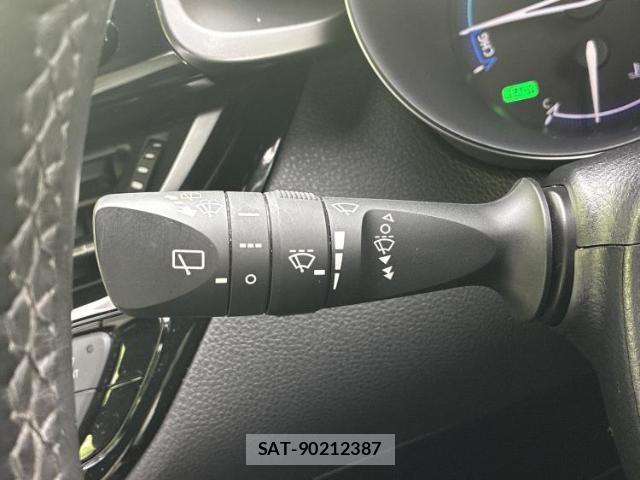 Toyota C-HR 2018-05 8877330-16