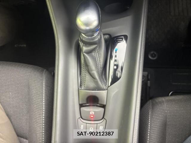 Toyota C-HR 2018-05 8877330-17