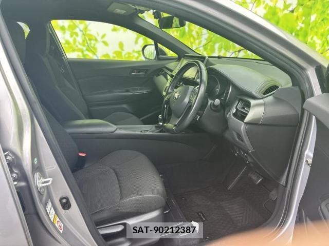 Toyota C-HR 2018-05 8877330-3