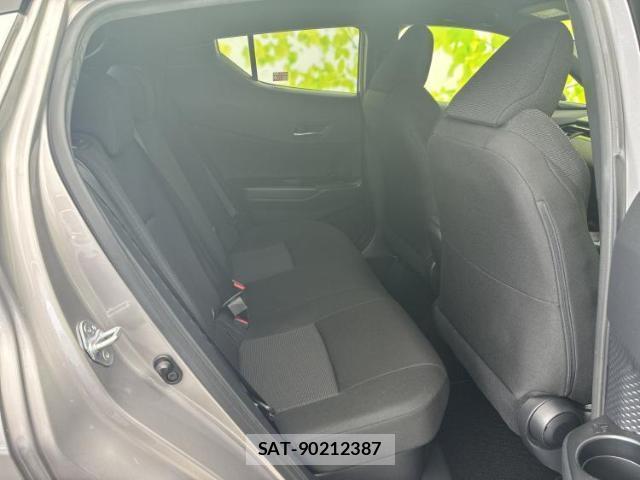 Toyota C-HR 2018-05 8877330-4