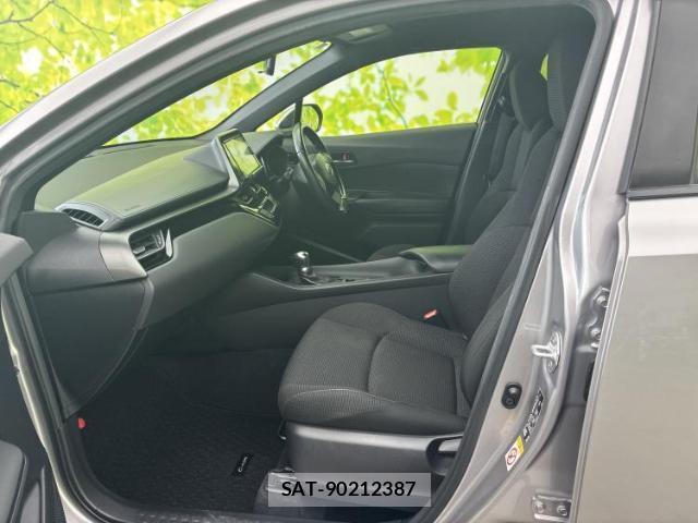Toyota C-HR 2018-05 8877330-5
