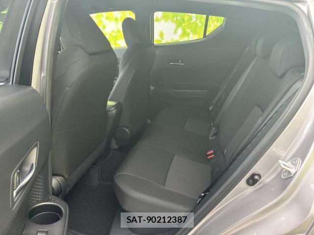 Toyota C-HR 2018-05 8877330-6