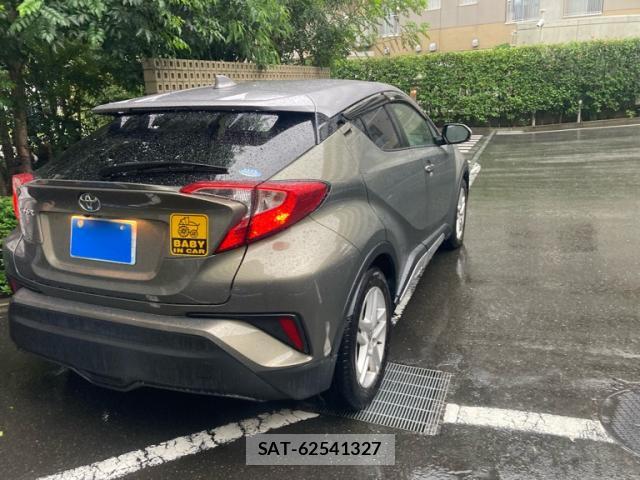 Toyota C-HR 2019-10 8877453-7