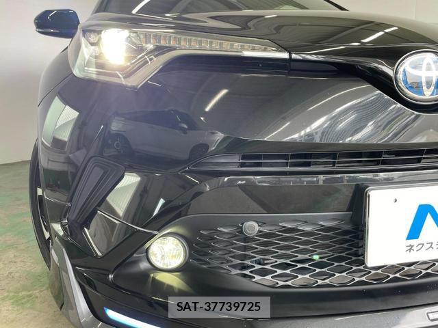Toyota C-HR 2018-02 8877460-11