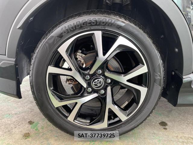 Toyota C-HR 2018-02 8877460-12
