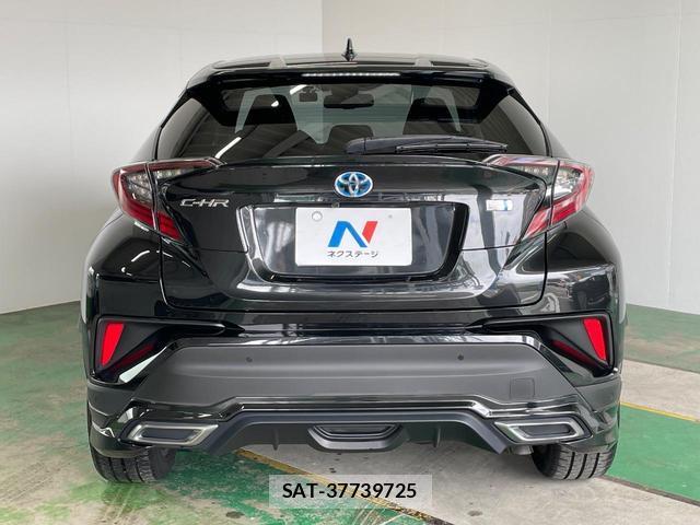 Toyota C-HR 2018-02 8877460-14
