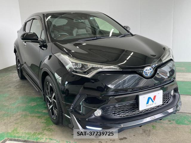 Toyota C-HR 2018-02 8877460-15