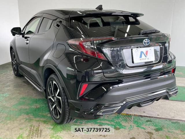 Toyota C-HR 2018-02 8877460-16
