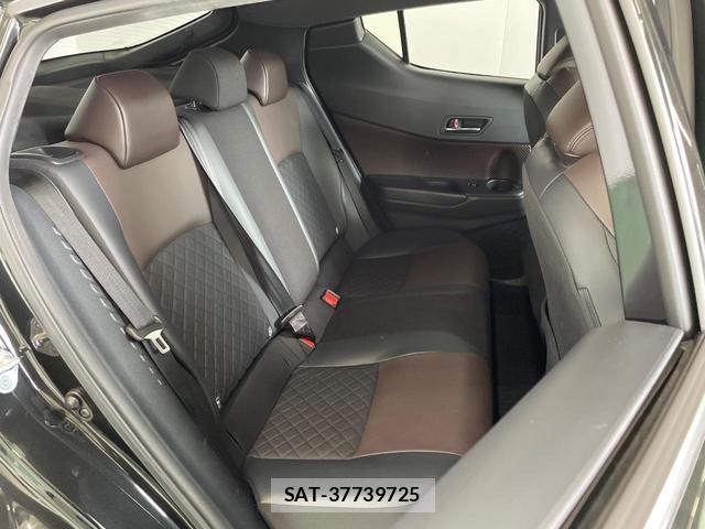 Toyota C-HR 2018-02 8877460-8