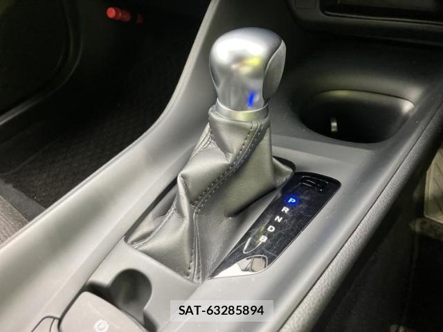 Toyota C-HR 2018-12 8877606-12