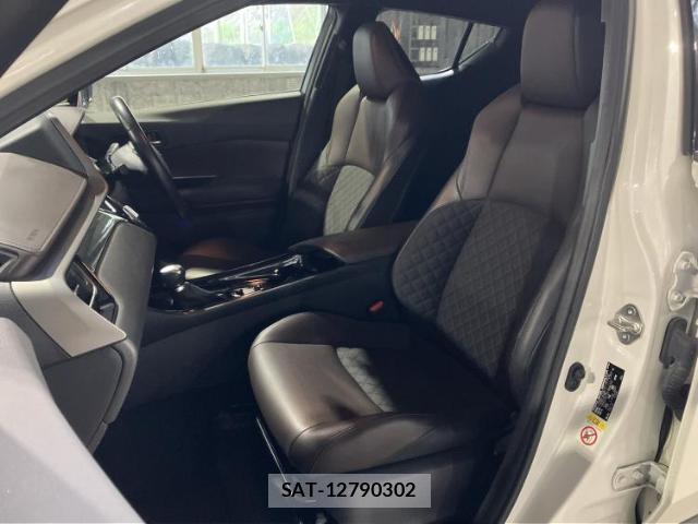 Toyota C-HR 2019-10 8878066-5