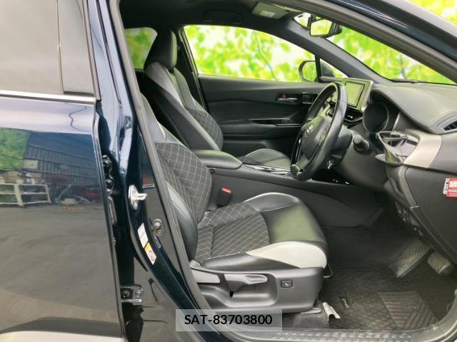 Toyota C-HR 2019-01 8878126-3