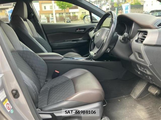 Toyota C-HR 2018-01 8878176-4