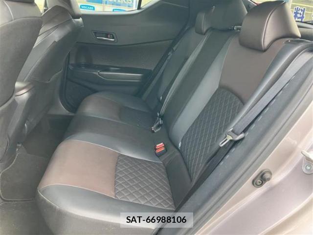 Toyota C-HR 2018-01 8878176-7
