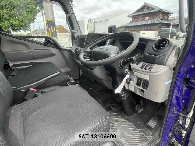 MITSUBISHI FUSO CANTER 2018-10 8876728-2