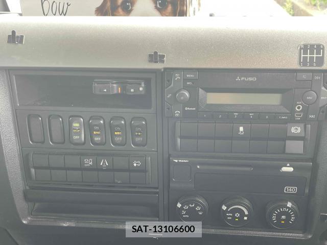 MITSUBISHI FUSO CANTER 2018-10 8876728-9