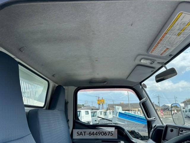MITSUBISHI FUSO CANTER 2013-08 8876816-17