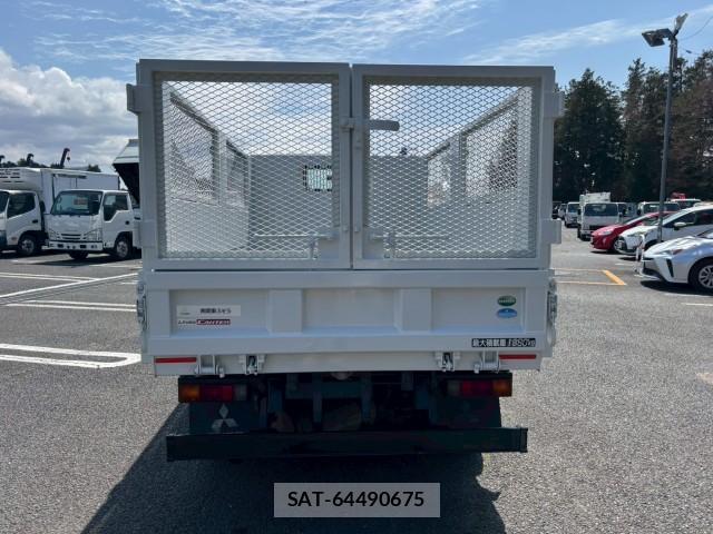 MITSUBISHI FUSO CANTER 2013-08 8876816-4