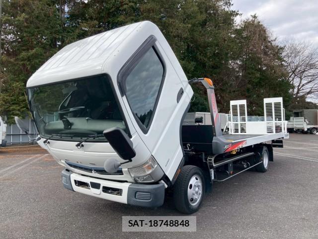 MITSUBISHI FUSO CANTER 2019-10 8876840-8