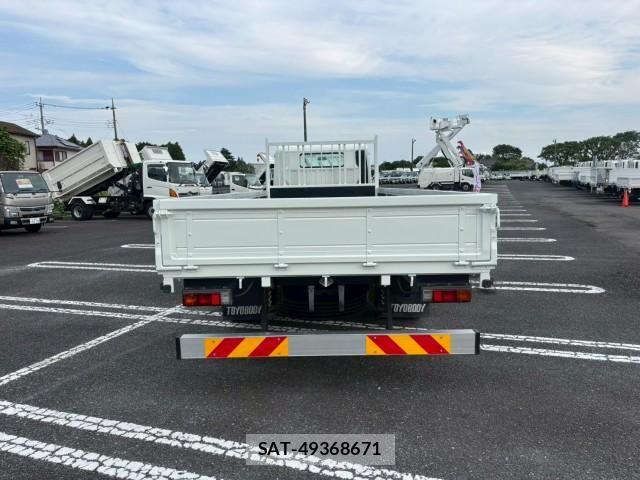 MITSUBISHI FUSO CANTER 2013-12 8876904-4
