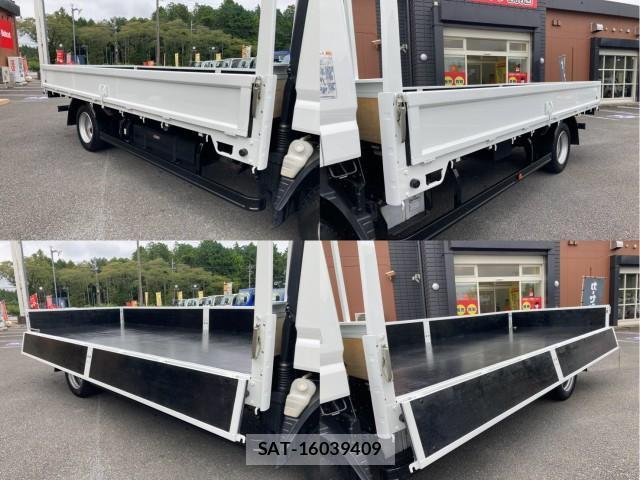 MITSUBISHI FUSO CANTER 2020-03 8876975-6