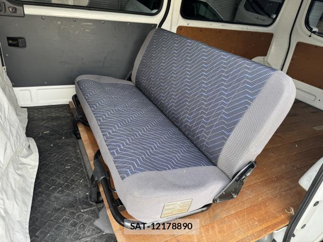 Nissan Caravan 2004-04 8876221-11