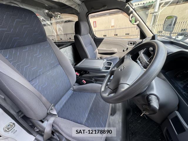 Nissan Caravan 2004-04 8876221-13
