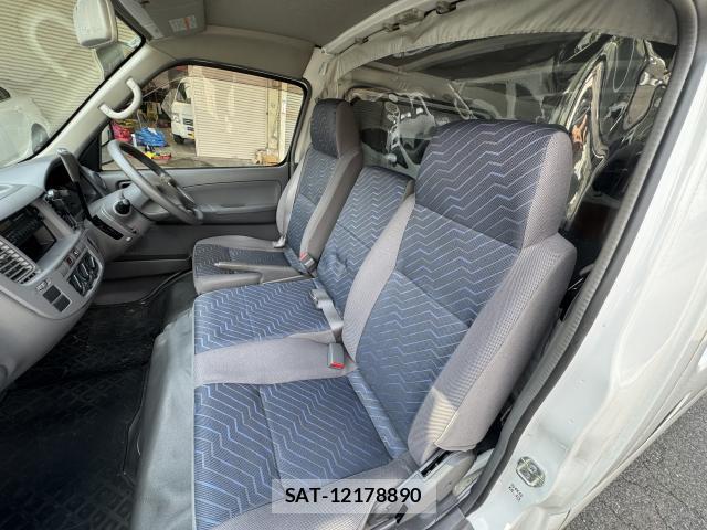 Nissan Caravan 2004-04 8876221-14