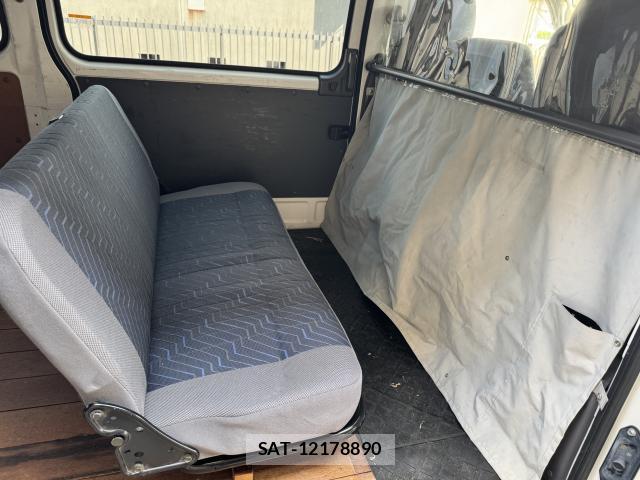 Nissan Caravan 2004-04 8876221-15