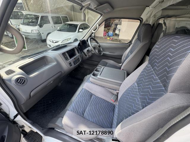 Nissan Caravan 2004-04 8876221-16