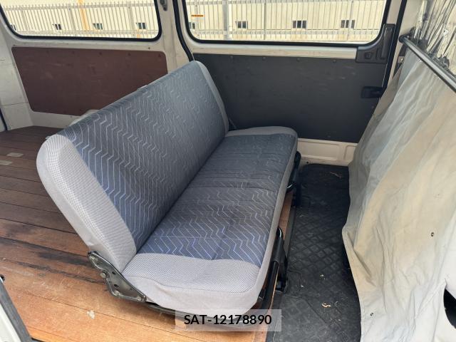 Nissan Caravan 2004-04 8876221-17