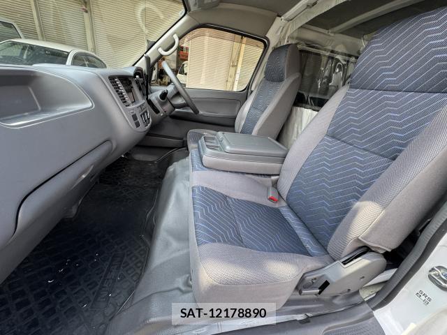 Nissan Caravan 2004-04 8876221-19