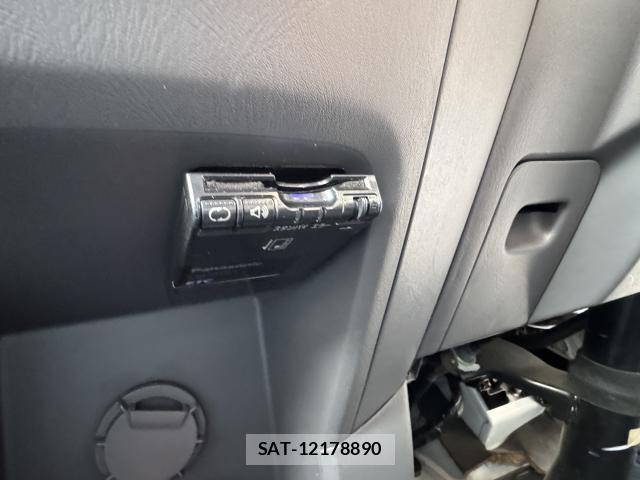 Nissan Caravan 2004-04 8876221-8