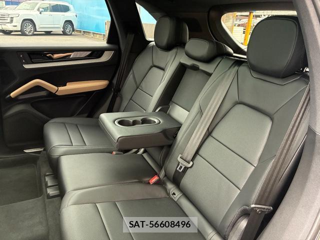 Porsche CAYENNE 2024-03 8877912-16