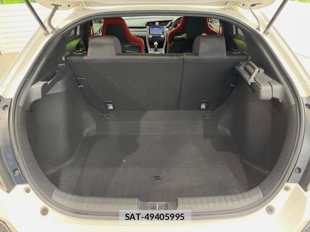 Honda CIVIC 2018-06 8875923-11