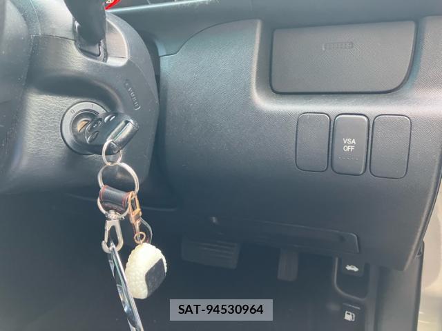 Honda CR-Z 2006-03 8876359-14