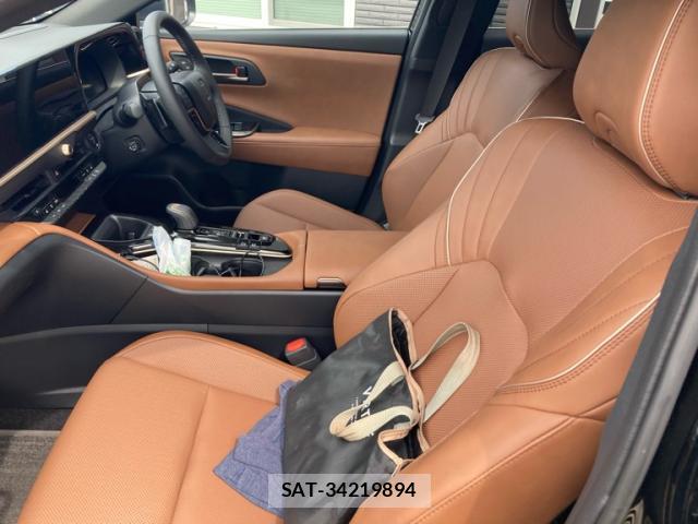 Toyota CROWN ESTATE 2025-11 8876634-19