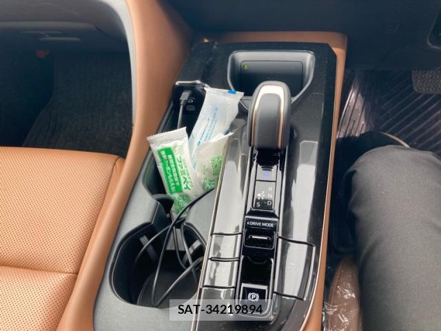 Toyota CROWN ESTATE 2025-11 8876634-4