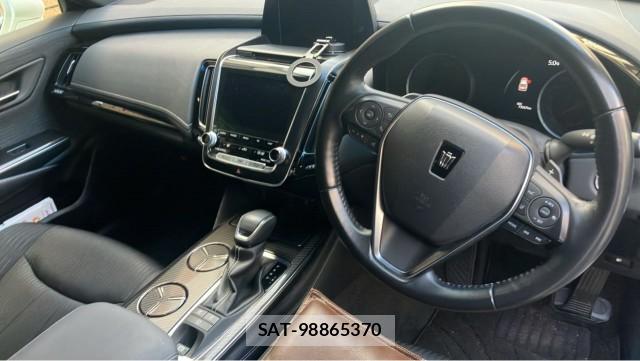 Toyota CROWN HYBRID 2018-10 8877101-2