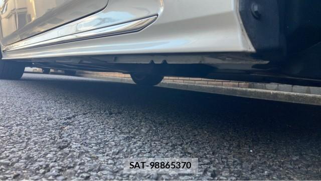 Toyota CROWN HYBRID 2018-10 8877101-3
