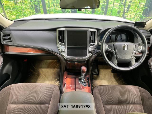 Toyota CROWN HYBRID 2013-03 8877327-1