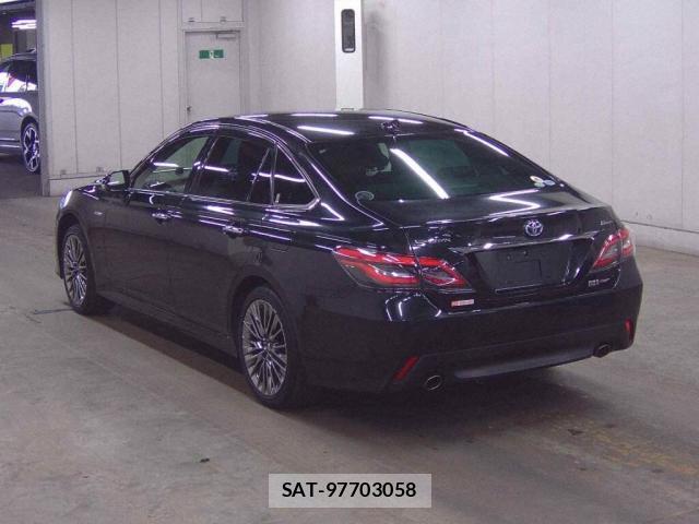 Toyota CROWN HYBRID 2019-08 8877366-1