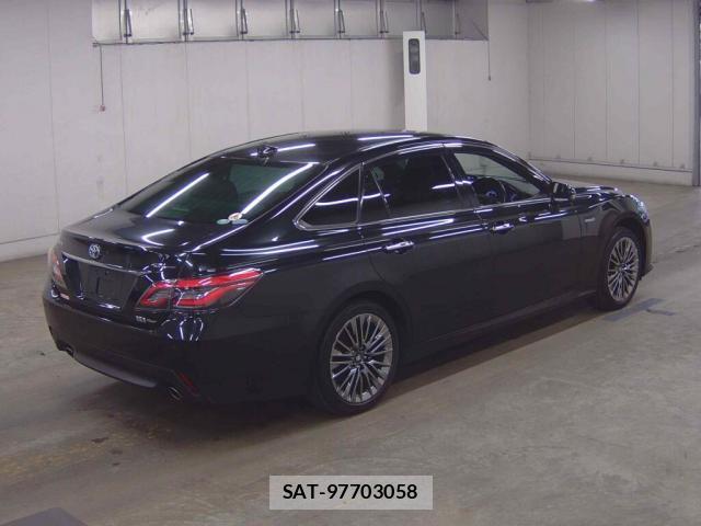 Toyota CROWN HYBRID 2019-08 8877366-4