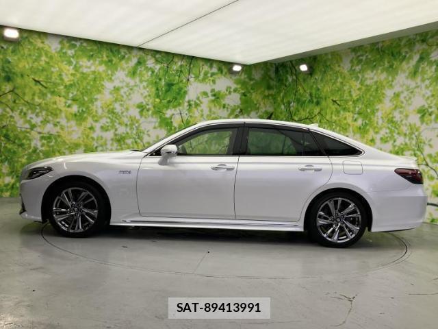 Toyota CROWN HYBRID 2021-08 8878358-1