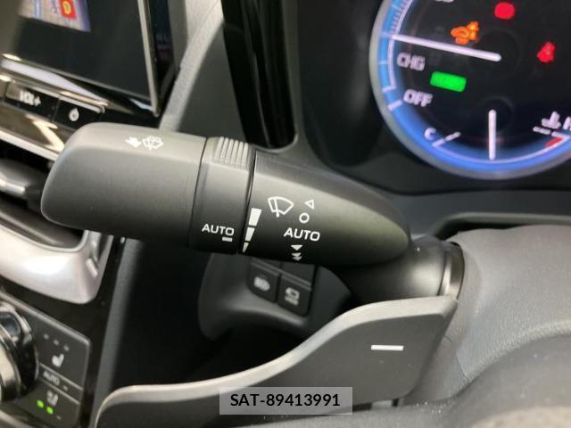 Toyota CROWN HYBRID 2021-08 8878358-16