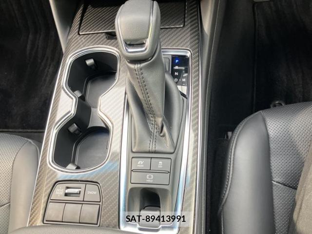 Toyota CROWN HYBRID 2021-08 8878358-17